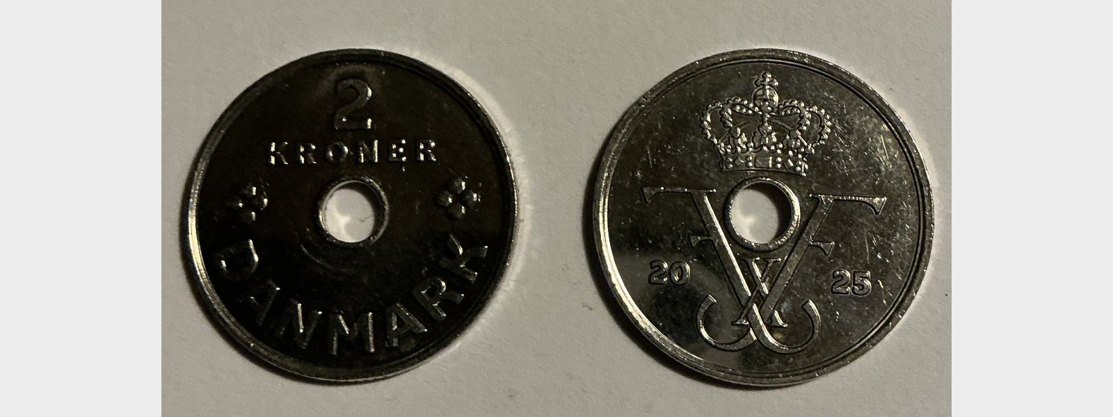 Falske m�nter i oml�b.